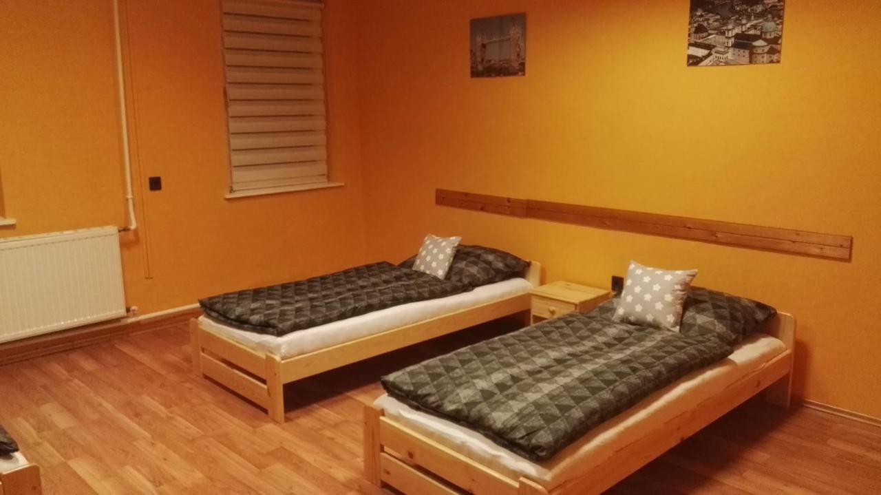 Collingo Belvarosi Szallas Appartement Kazincbarcika Buitenkant foto