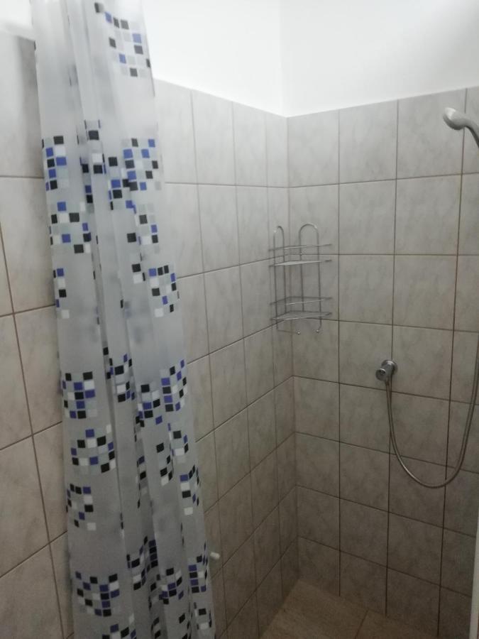 Collingo Belvarosi Szallas Appartement Kazincbarcika Buitenkant foto