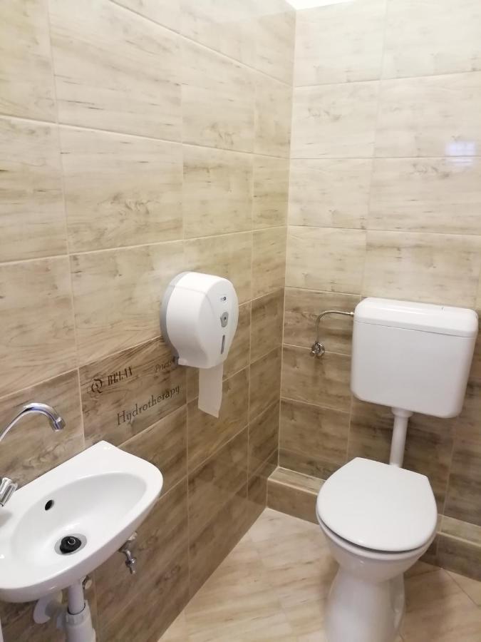 Collingo Belvarosi Szallas Appartement Kazincbarcika Buitenkant foto