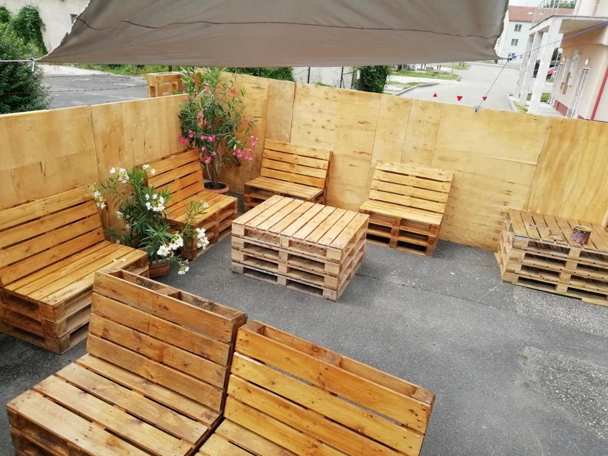 Collingo Belvarosi Szallas Appartement Kazincbarcika Buitenkant foto