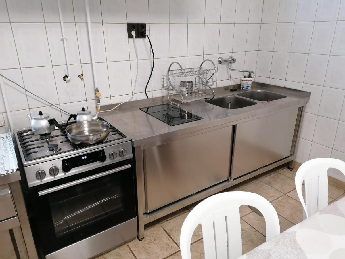 Collingo Belvarosi Szallas Appartement Kazincbarcika Buitenkant foto