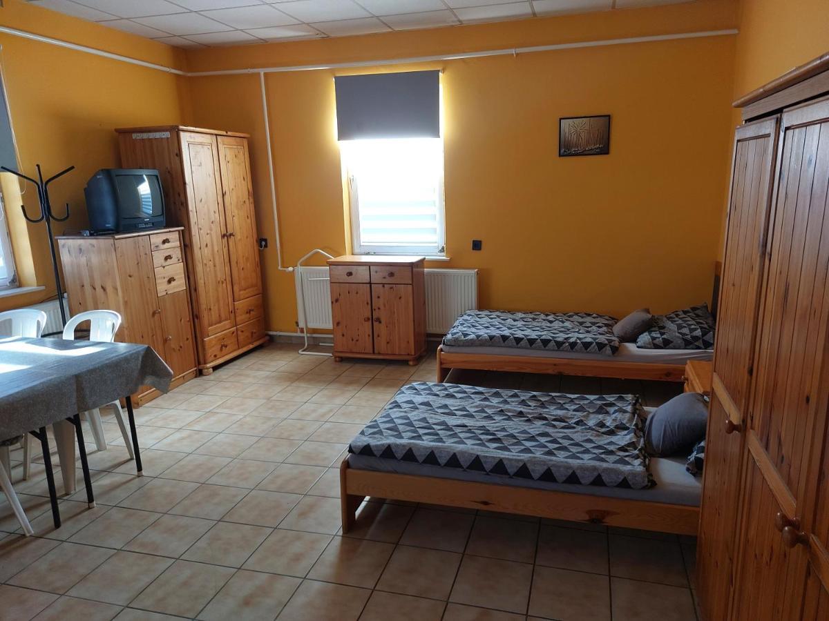 Collingo Belvarosi Szallas Appartement Kazincbarcika Buitenkant foto