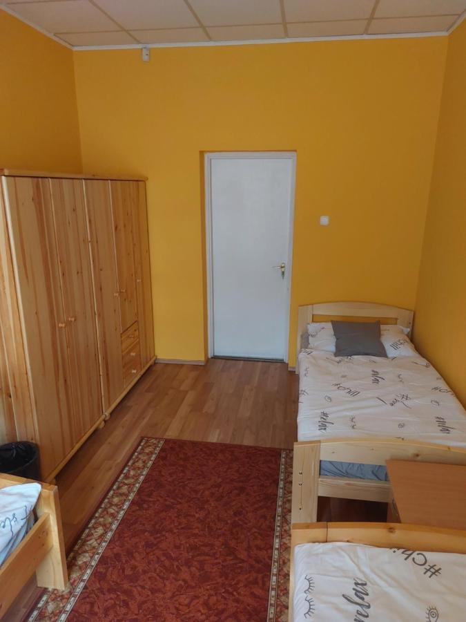 Collingo Belvarosi Szallas Appartement Kazincbarcika Buitenkant foto