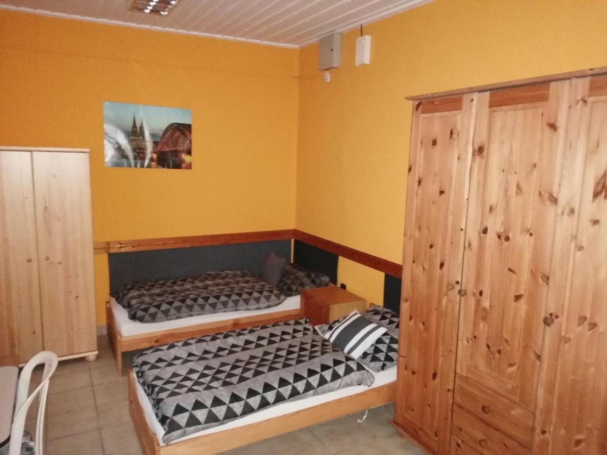 Collingo Belvarosi Szallas Appartement Kazincbarcika Buitenkant foto