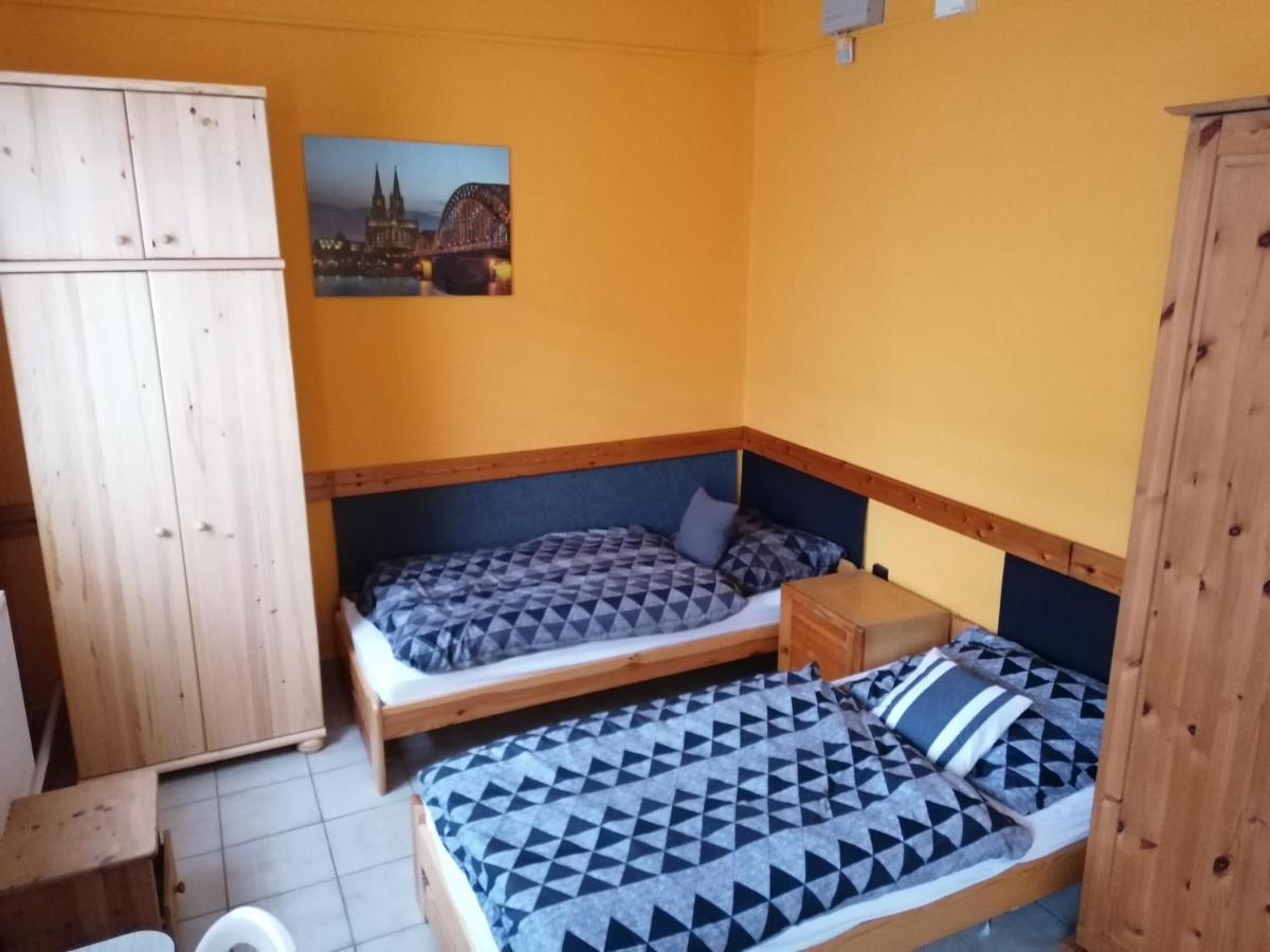 Collingo Belvarosi Szallas Appartement Kazincbarcika Buitenkant foto