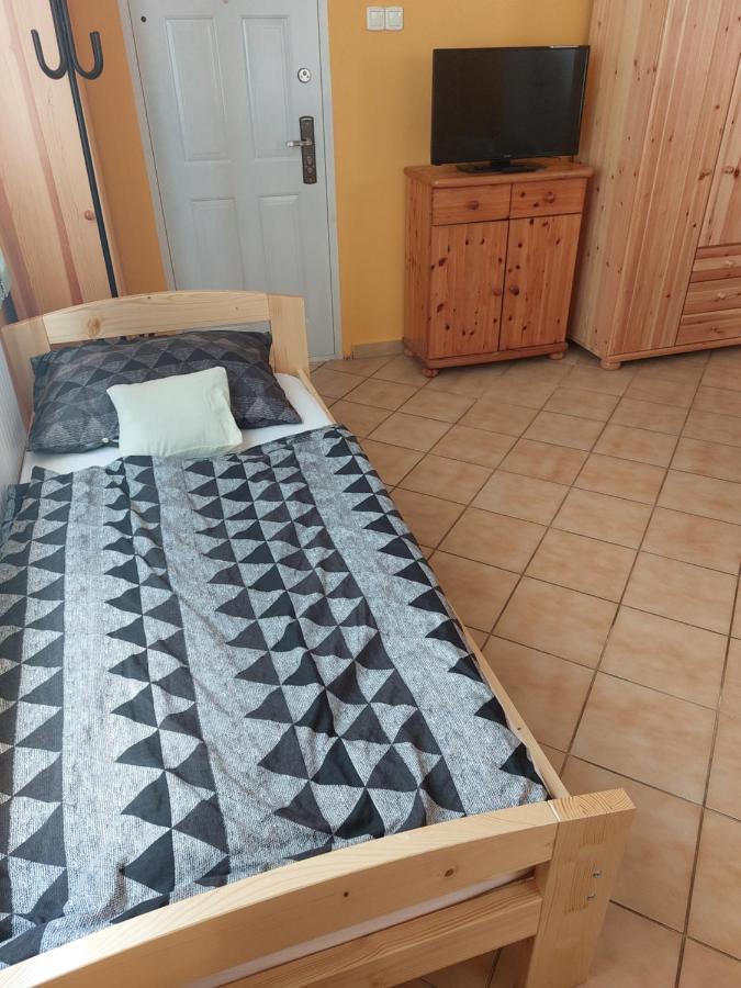 Collingo Belvarosi Szallas Appartement Kazincbarcika Buitenkant foto