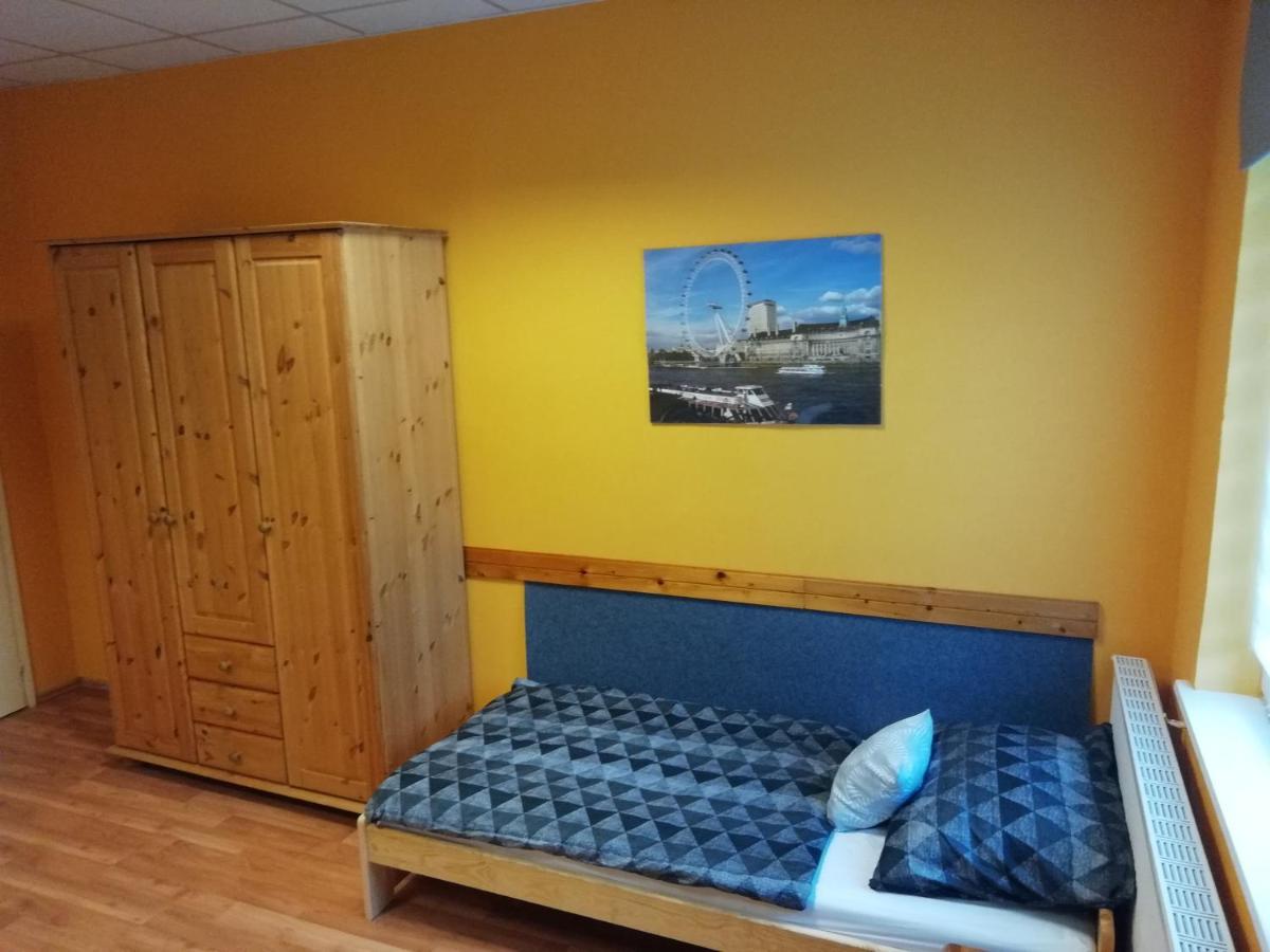 Collingo Belvarosi Szallas Appartement Kazincbarcika Kamer foto